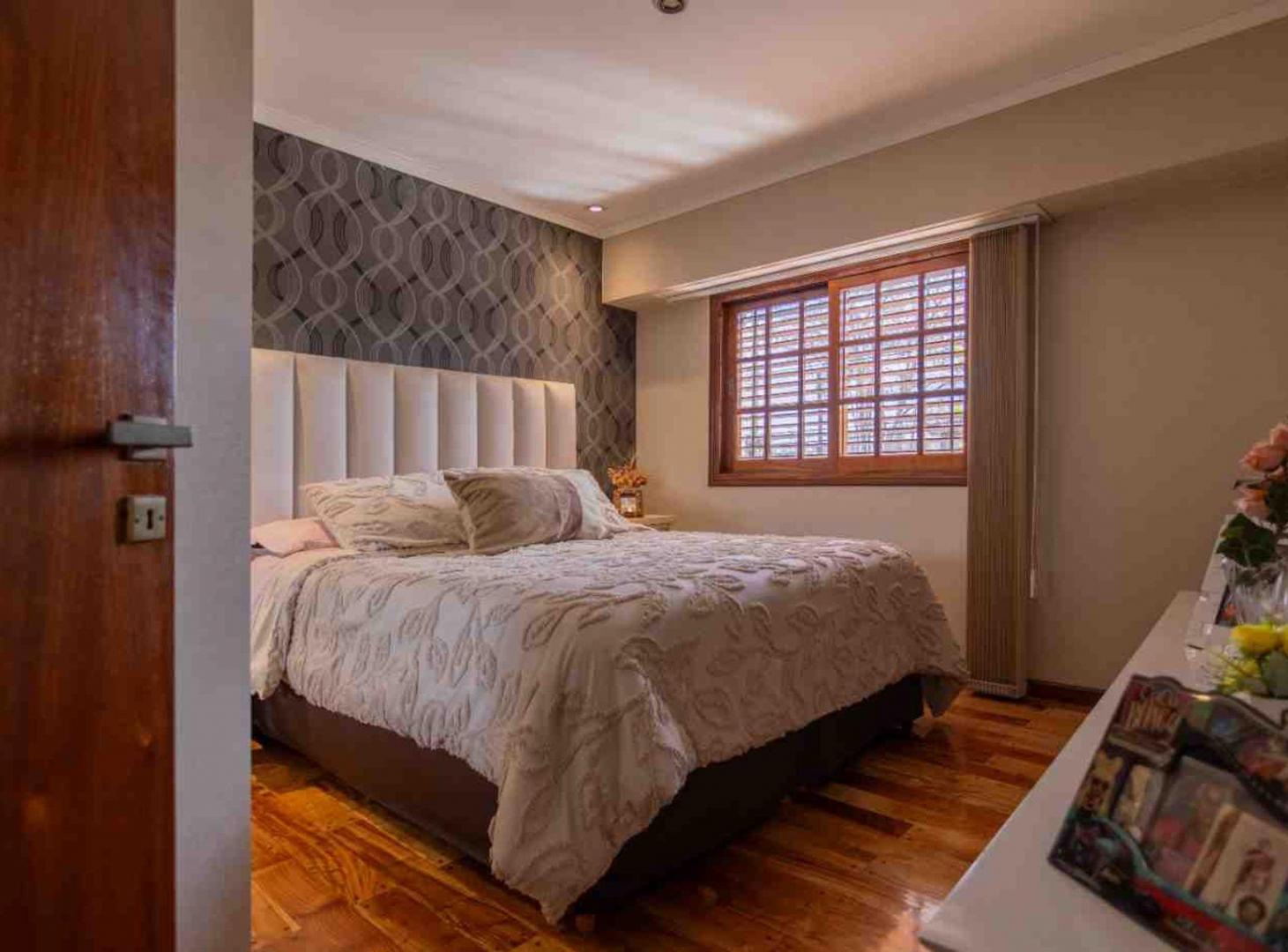 Foto de VENTA DUPLEX 4 AMB COCHERA PATIO LANUS OESTE, imagen 4