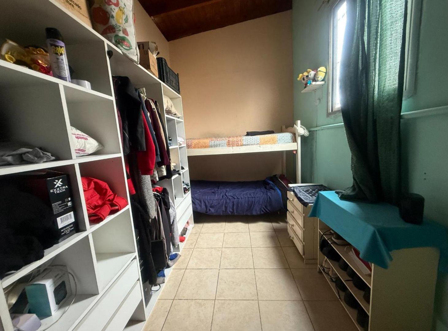 Foto de VENTA CASA MULTIFAMILIAR 3 DPTOS COCHERAS AVELLANE, imagen 2
