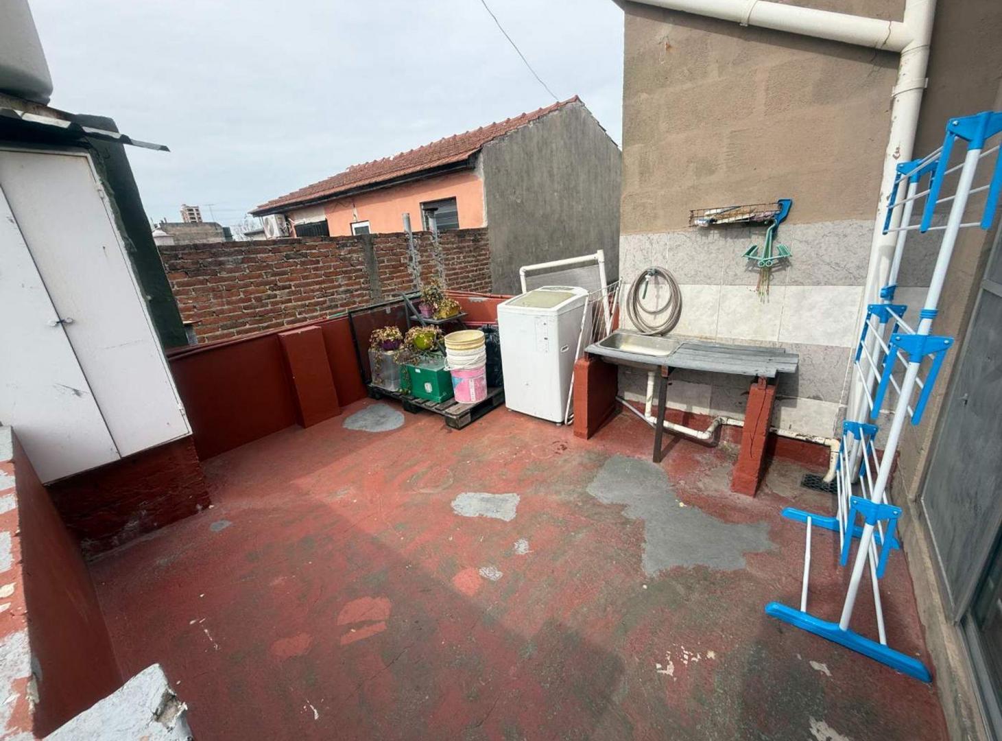 Foto de VENTA CASA MULTIFAMILIAR 3 DPTOS COCHERAS AVELLANE, imagen 3