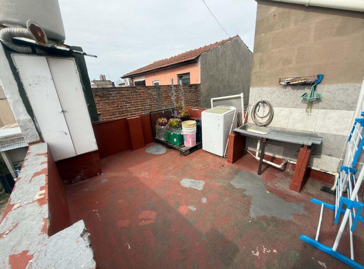 Foto de VENTA CASA MULTIFAMILIAR 3 DPTOS COCHERAS AVELLANE, imagen 5