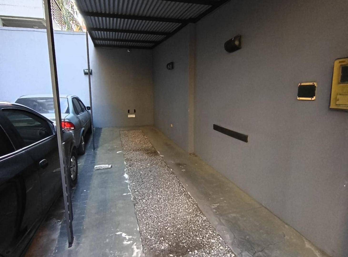 Foto de VENTA COCHERA DOBLE PORTÓN AUTOMATIZADO LANÚS ESTE, imagen 1