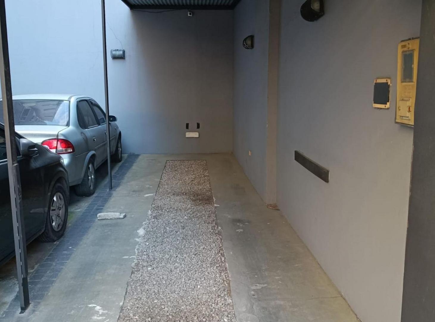 Foto de VENTA COCHERA DOBLE PORTÓN AUTOMATIZADO LANÚS ESTE, imagen 4