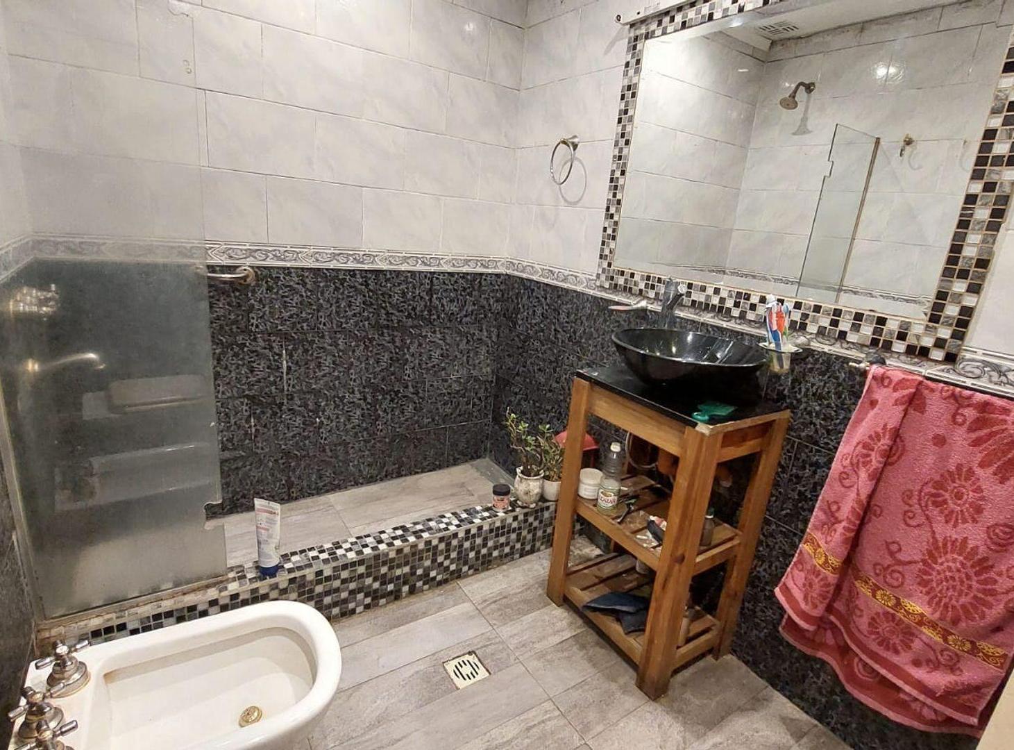 Foto de VENTA CASA 3 AMB CON GALPON/DEPOSITO LANUS OESTE, imagen 4