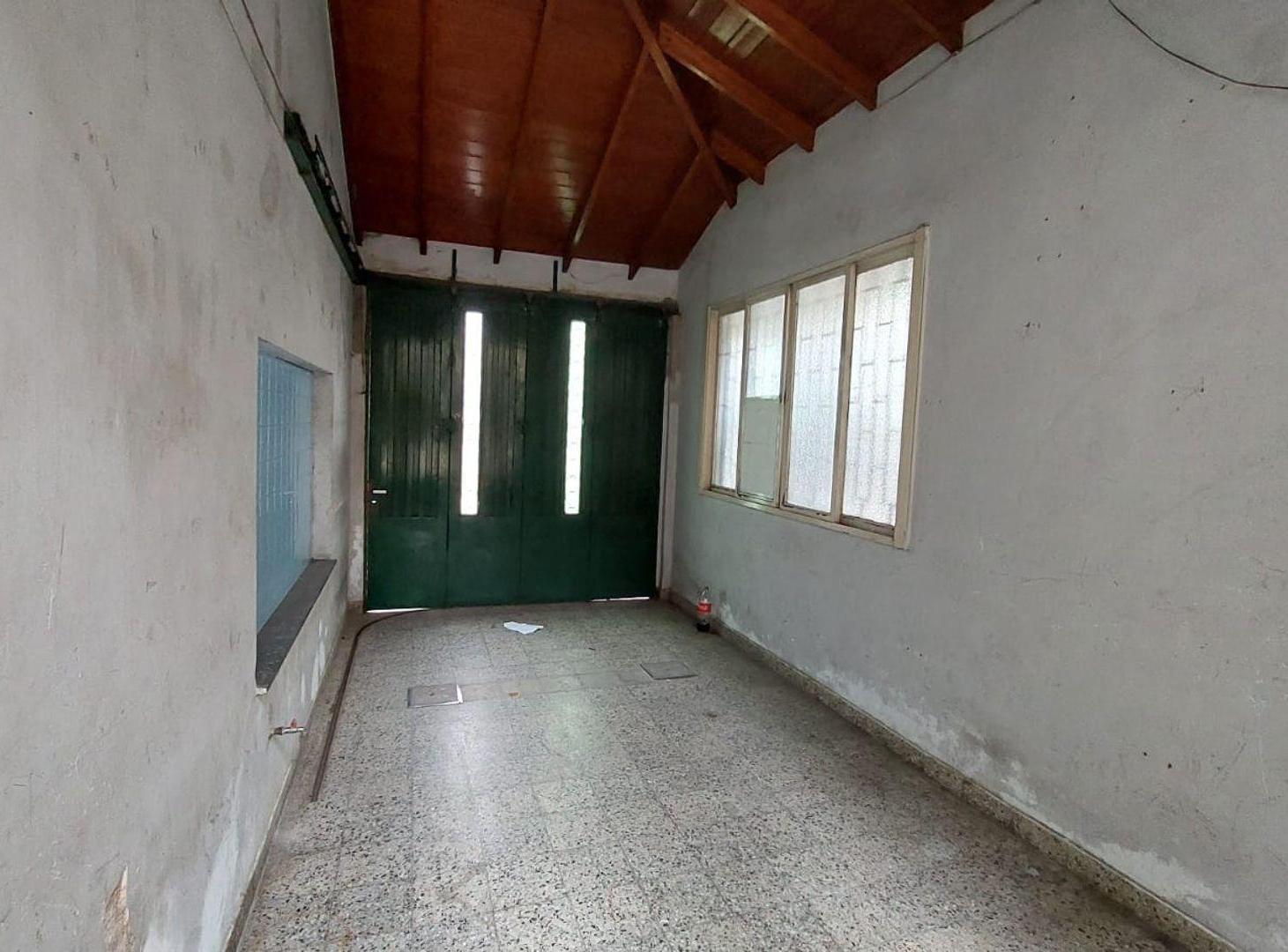 Foto de VENTA CASA 3 AMB CON GALPON/DEPOSITO LANUS OESTE, imagen 1