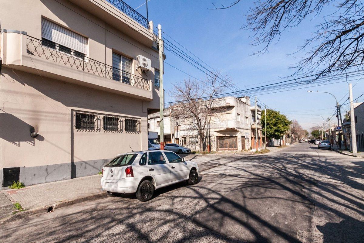 Foto de Casa de 5 ambientes con local y cochera, imagen 3