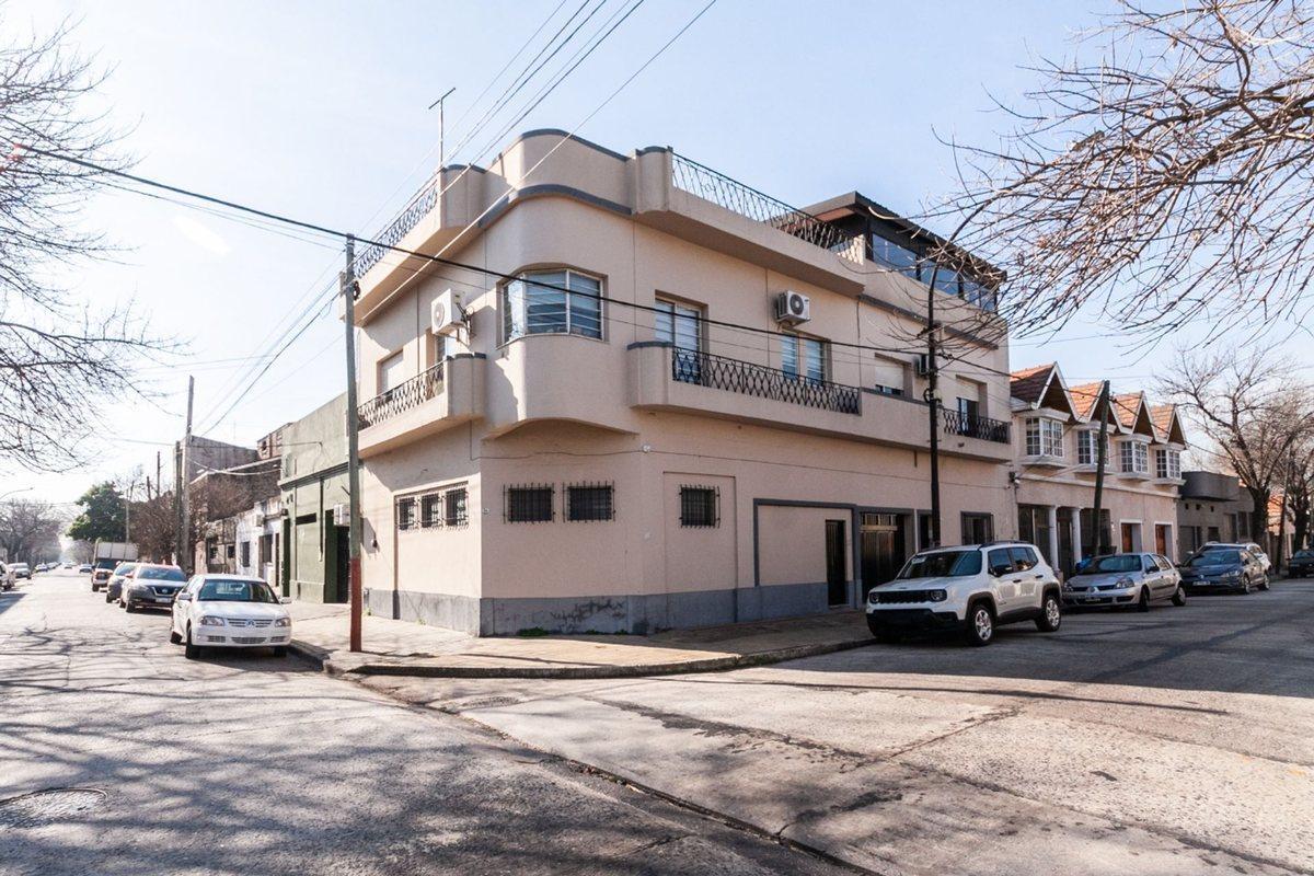 Foto de Casa de 5 ambientes con local y cochera, imagen 1