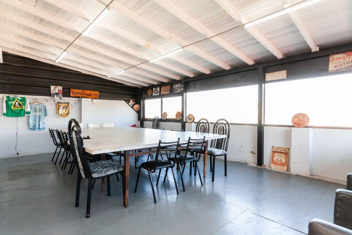 Foto de Casa de 5 ambientes con local y cochera, imagen 4