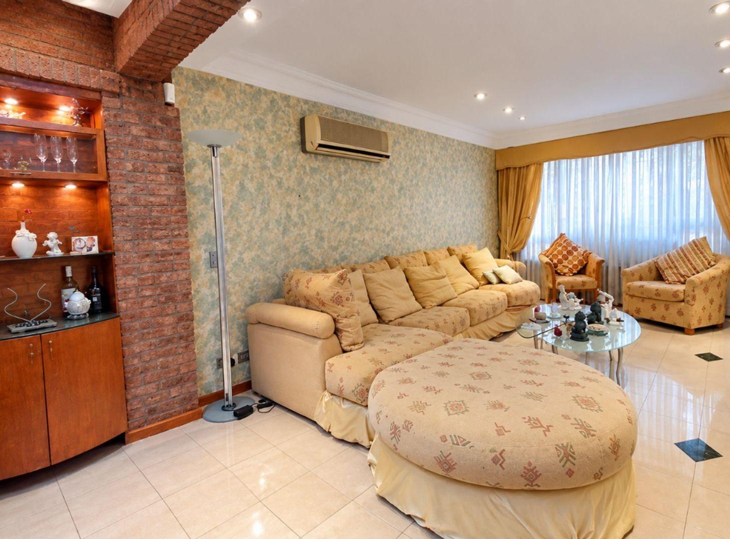 Foto de CASA CHALET DE CATEGORÍA 5 AMB. COCHERAS, PLAYROOM, imagen 5