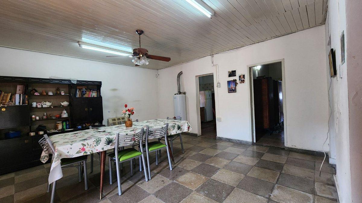 Foto de Casa 4 amb venta en Burzaco c/cochera y gran lote, imagen 5