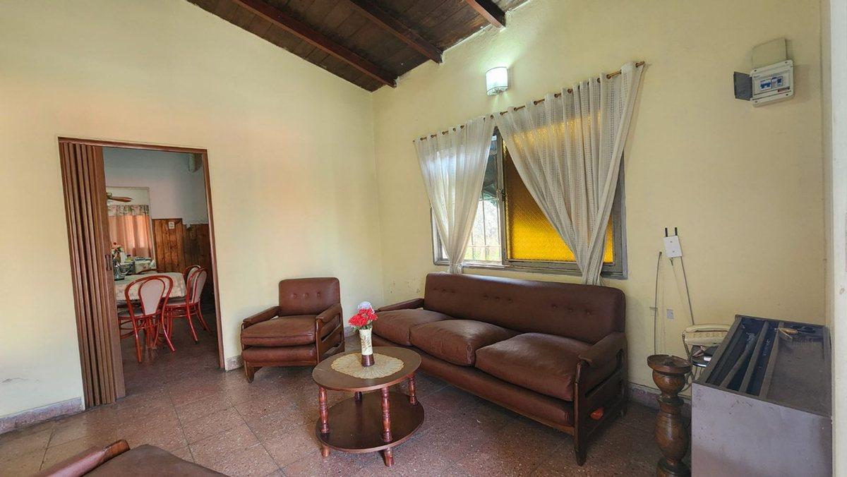Foto de Casa 4 amb venta en Burzaco c/cochera y gran lote, imagen 1
