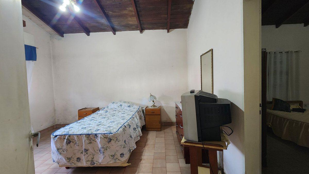 Foto de Casa 4 amb venta en Burzaco c/cochera y gran lote, imagen 4