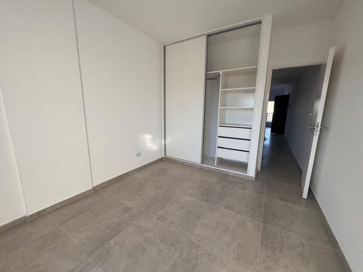 Foto de VENTA DPTO 2 AMBIENTES CON COCHERA LANUS ESTE, imagen 2