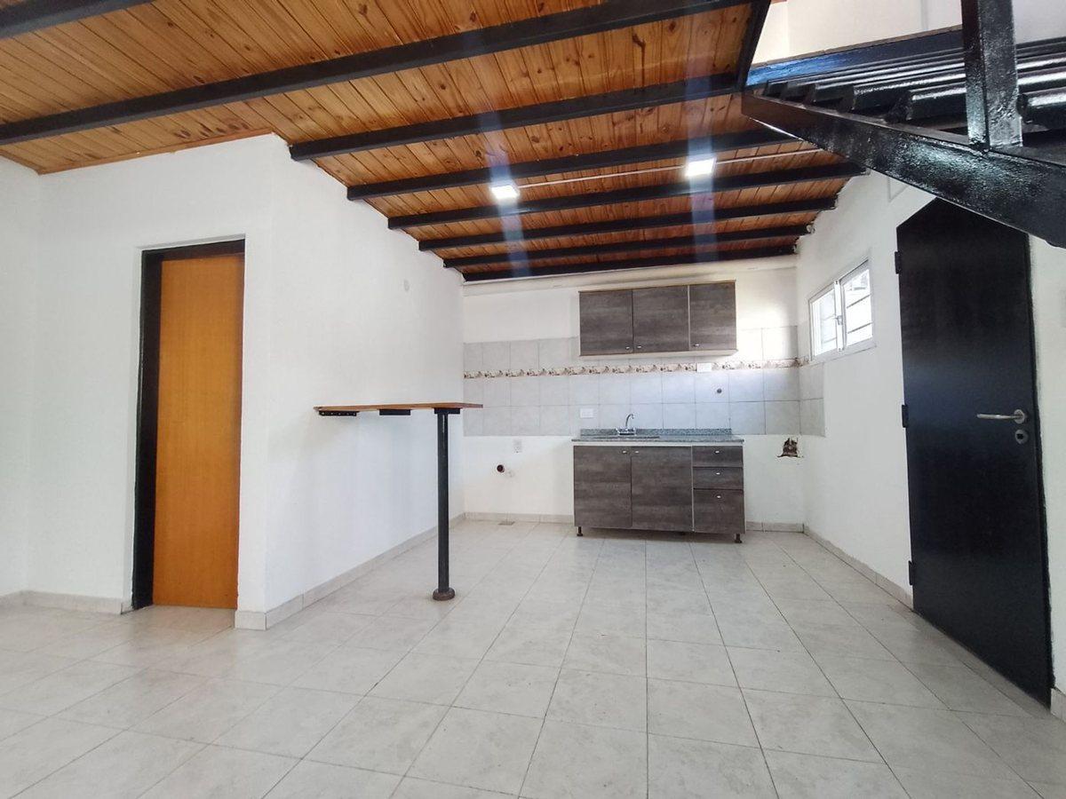 Foto de PH 2 AMB TIPO LOFT CON PATIO-REMEDIOS DE ESCALADA, imagen 4