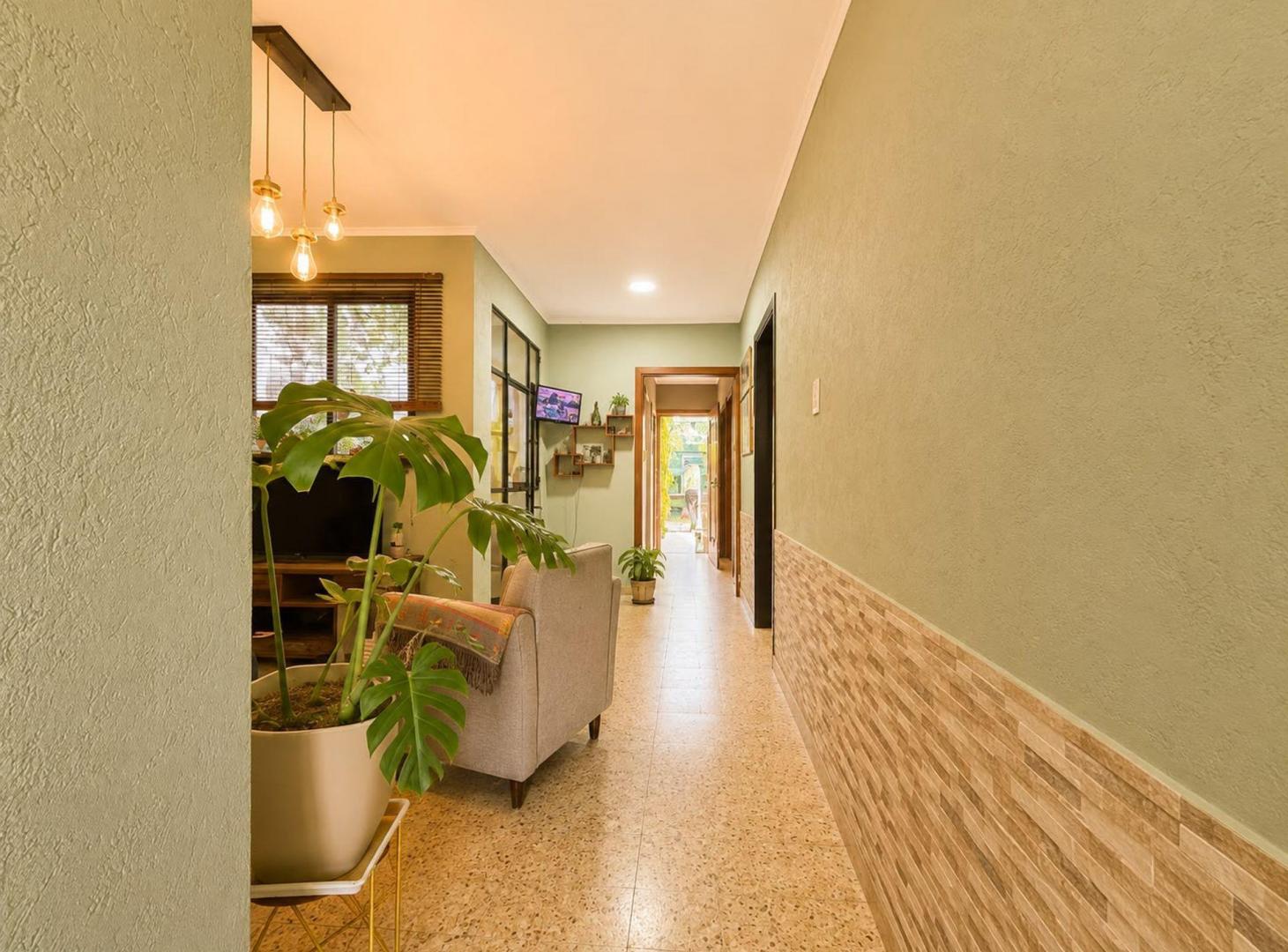 Foto de CASA 3 AMBIENTES C/DOBLE GARAGE Y PATIO, imagen 2