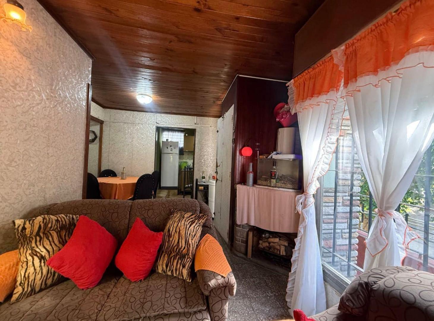 Foto de Casa 3 amb+depto 3 amb c/coch,patio venta en BLOCK, imagen 4