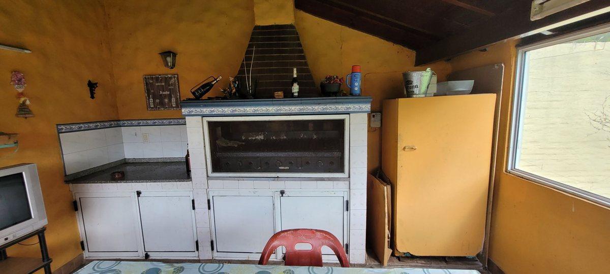 Foto de CASA 4 AMBIENTES GARAGE CUBIERTO,QUINCHO Y FONDO., imagen 5