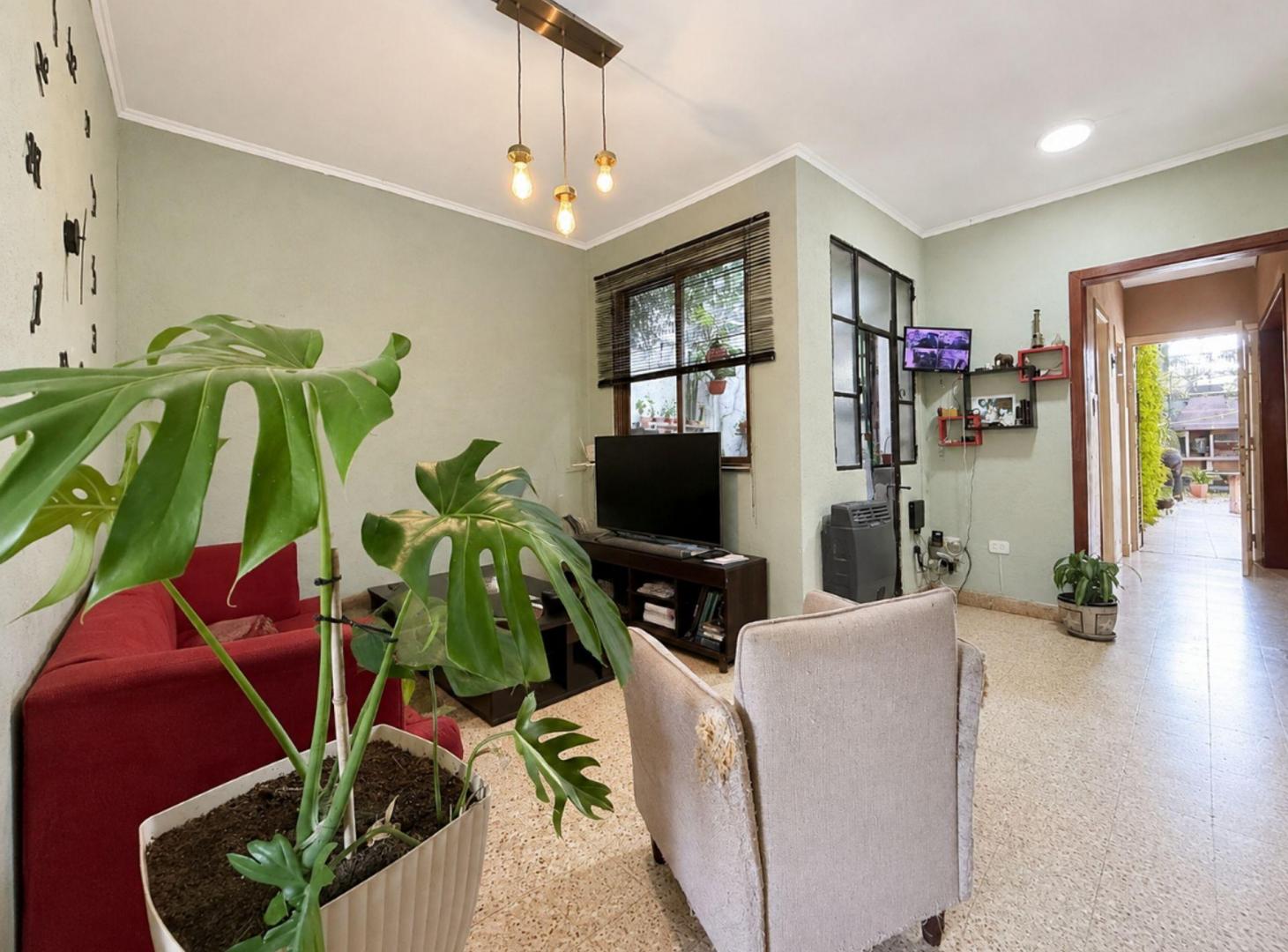 Foto de CASA 3 AMBIENTES C/DOBLE GARAGE Y PATIO, imagen 4