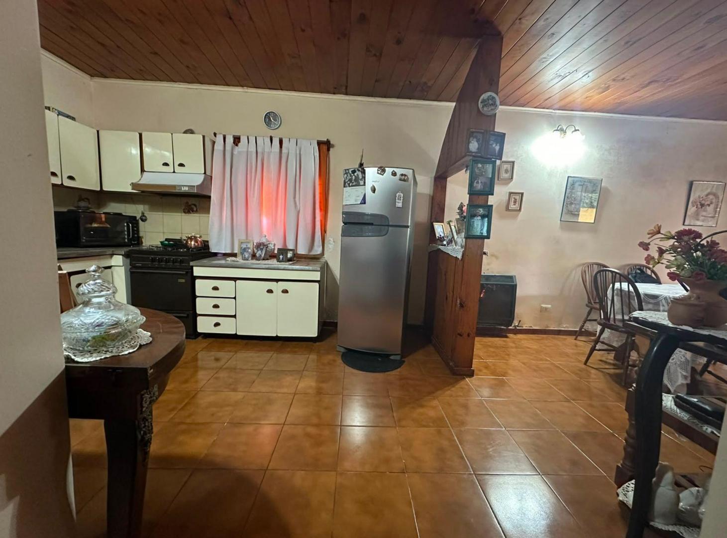 Foto de CASA C/PARQUE A 3 CUADRAS DE ESTACION GLEW, imagen 4