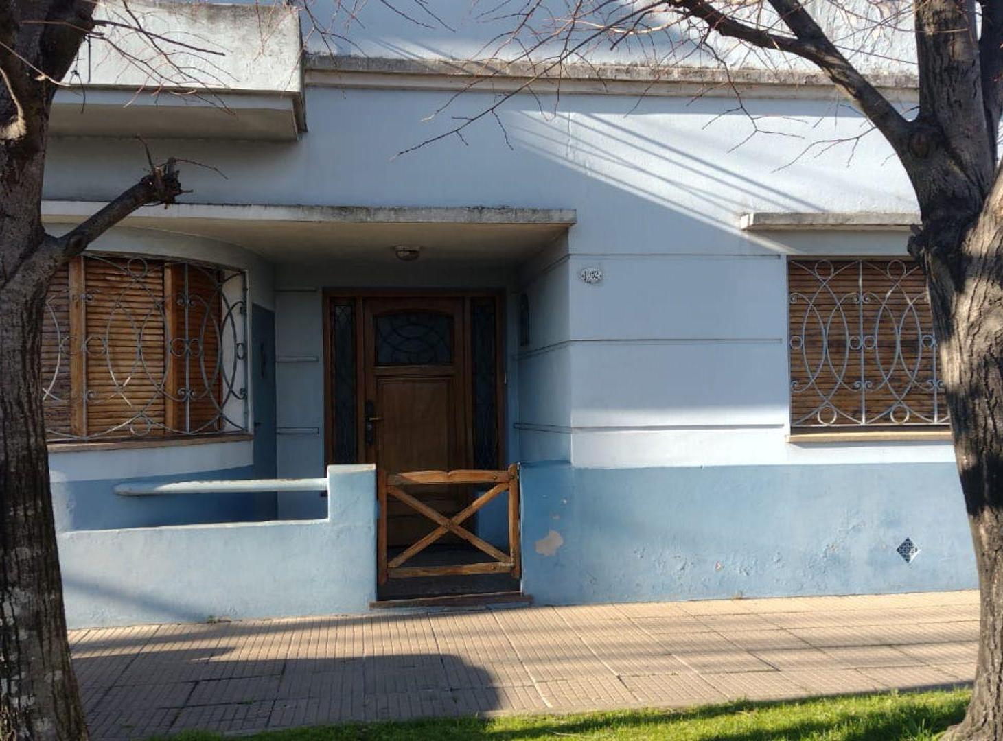 Foto de Casa en muy buen estado Bolaños al 1000 c/cochera, imagen 1