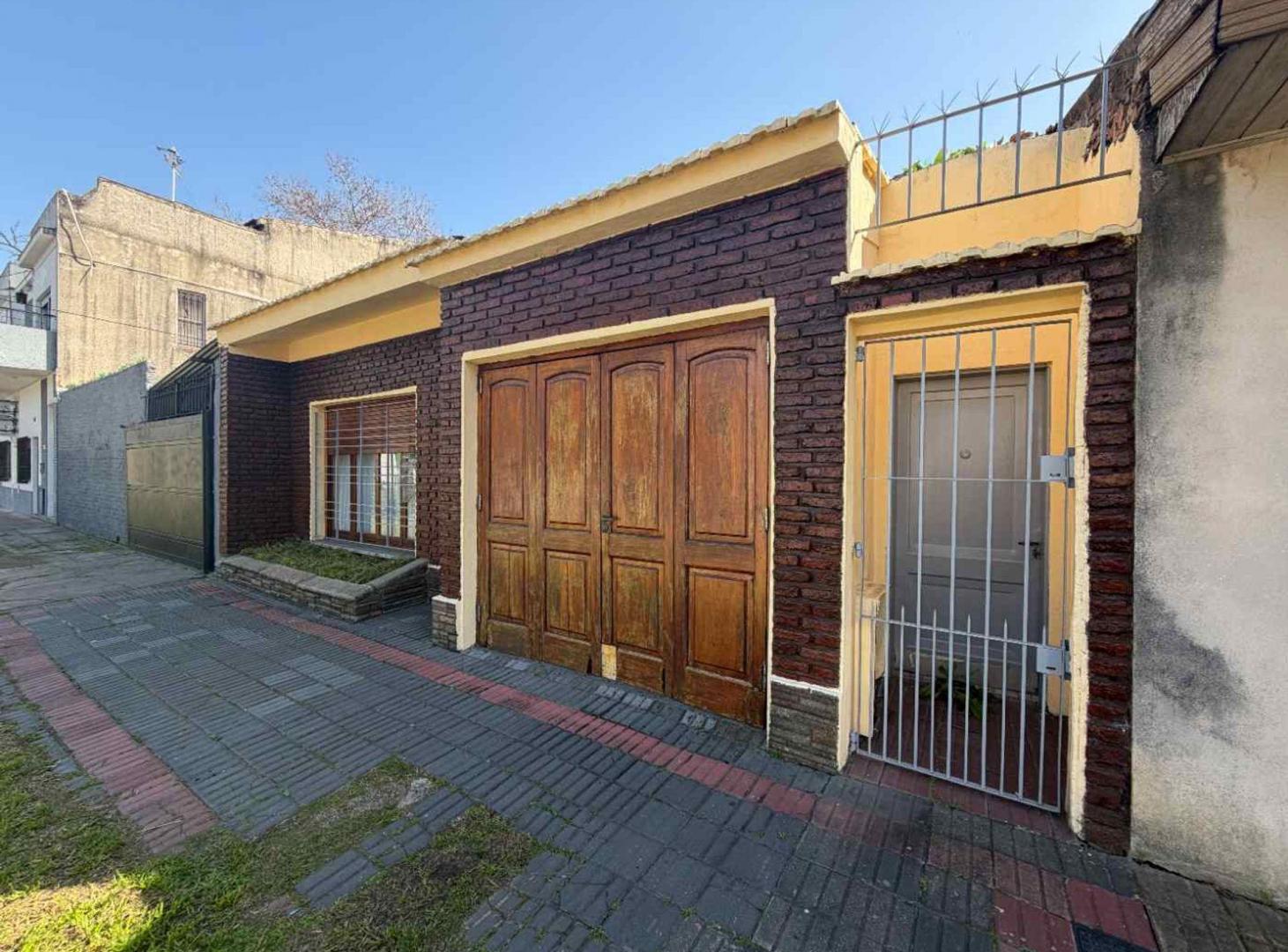 Foto de Casa con salida a dos calles en Banfield, imagen 5