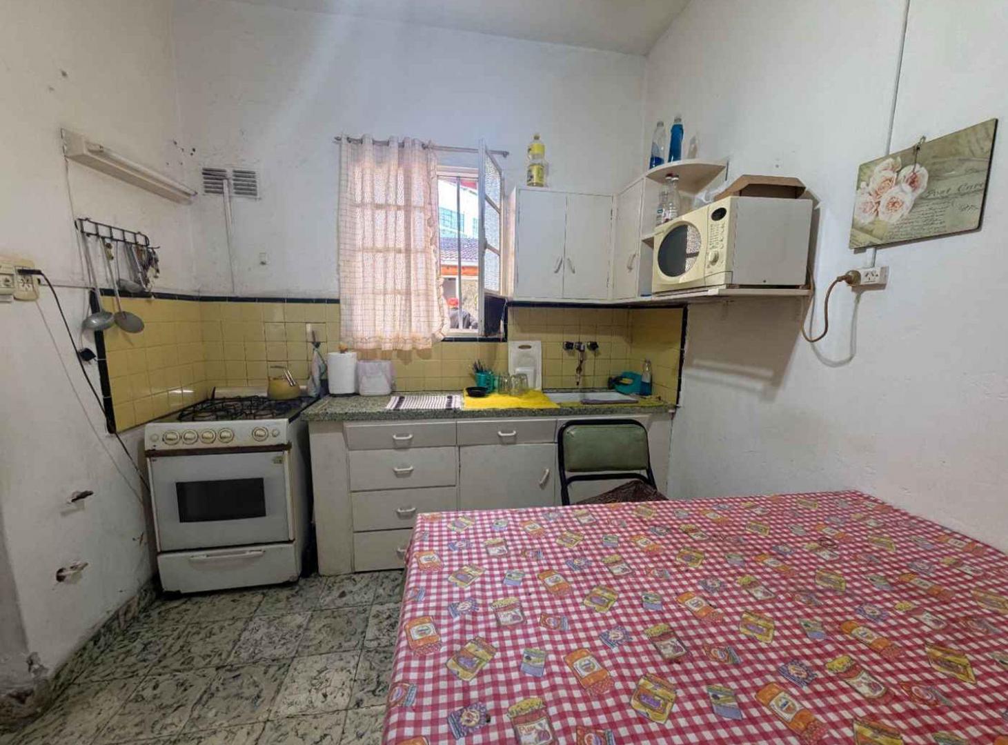Foto de Casa con salida a dos calles en Banfield, imagen 2