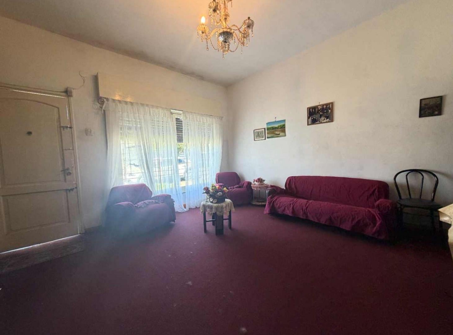 Foto de Casa con salida a dos calles en Banfield, imagen 4