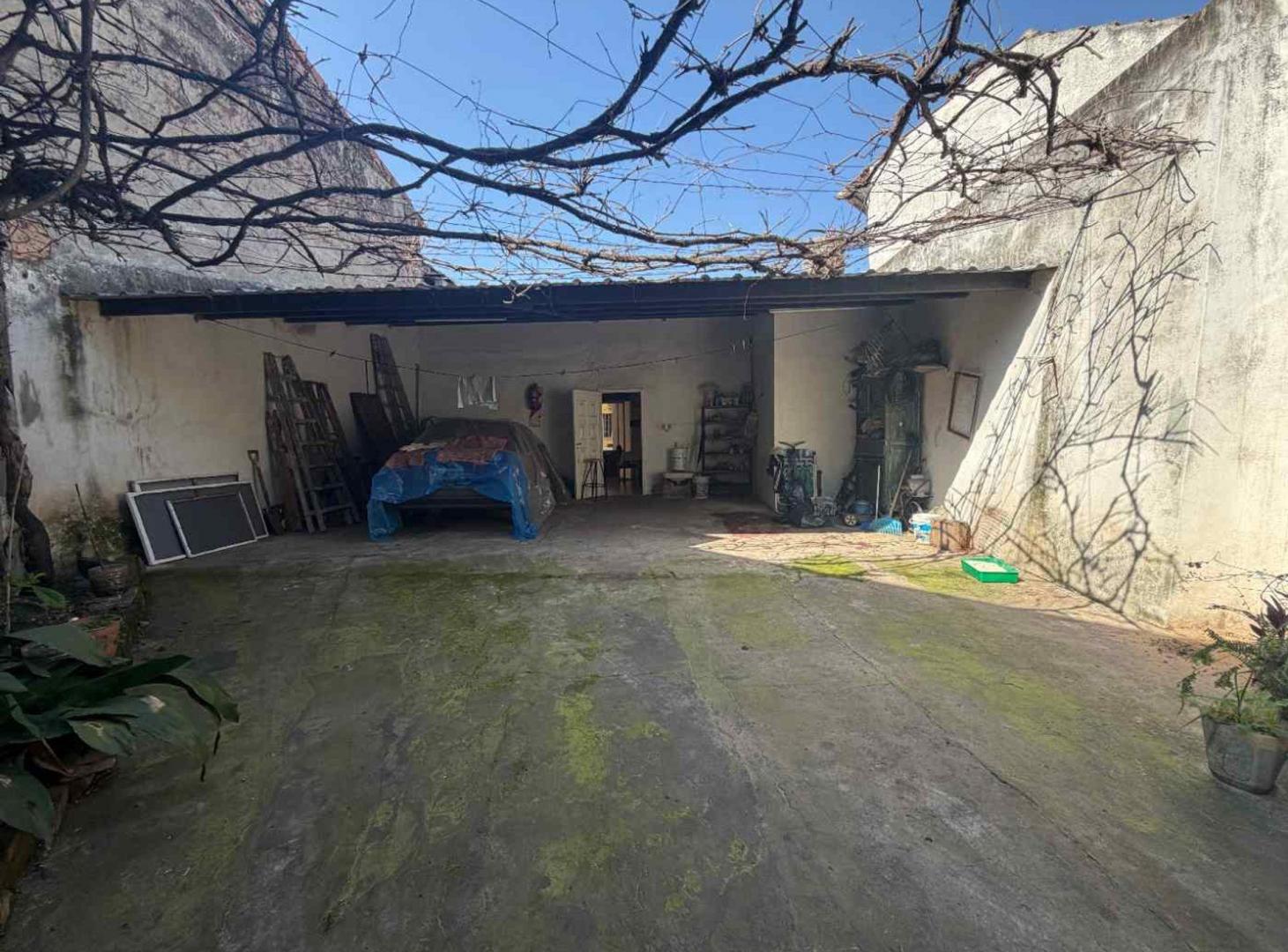 Foto de Casa con salida a dos calles en Banfield, imagen 3