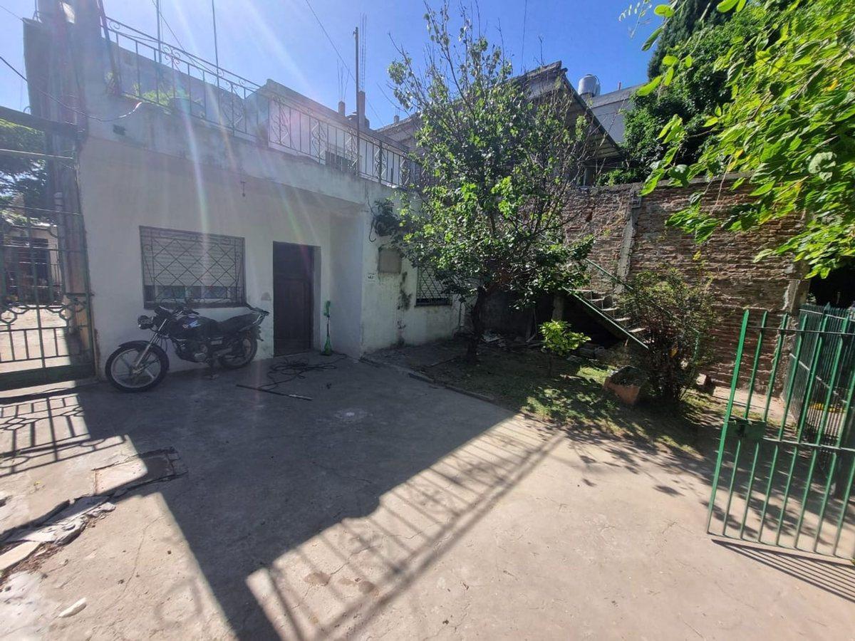 Foto de VENTA CASA P/2 FLIAS A REMODELAR-U$D35.000+CUOTAS, imagen 2