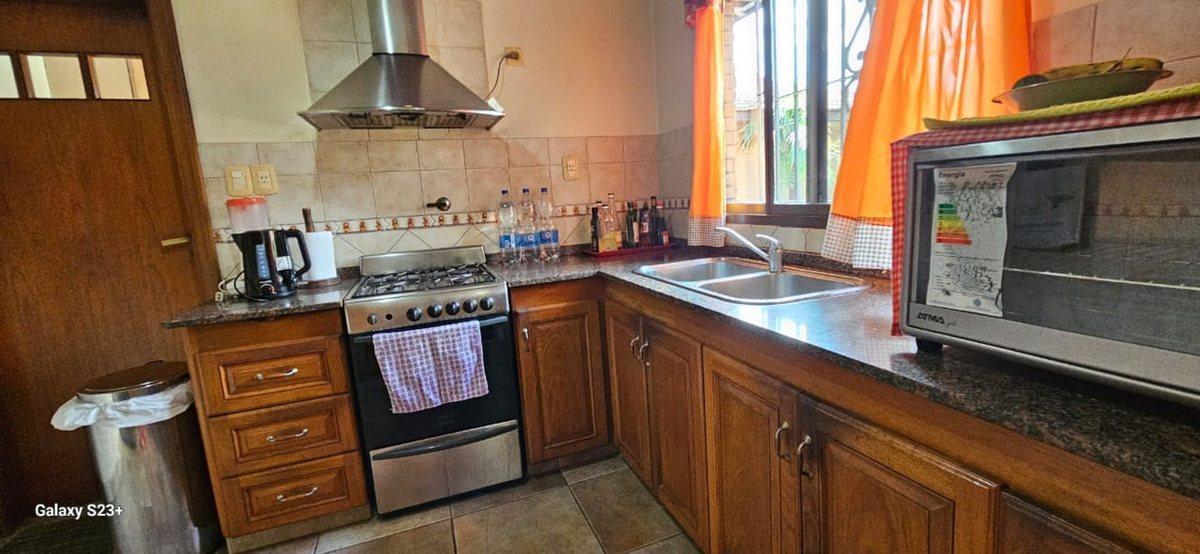 Foto de EXCELENTE CASA CHALET ADROGUÉ - PARQUE - COCHERAS, imagen 5