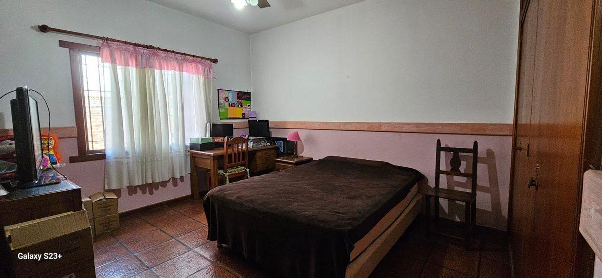 Foto de EXCELENTE CASA CHALET ADROGUÉ - PARQUE - COCHERAS, imagen 2