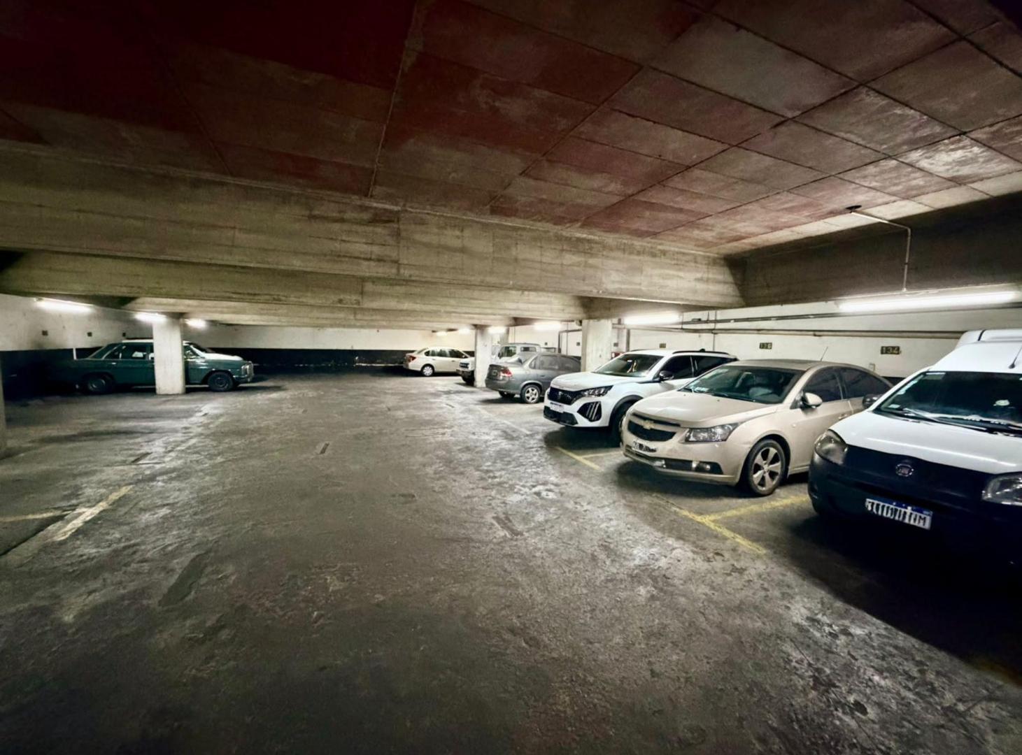 Foto de VENTA COCHERA FIJA Y CUBIERTA EN SAN NICOLAS, imagen 2