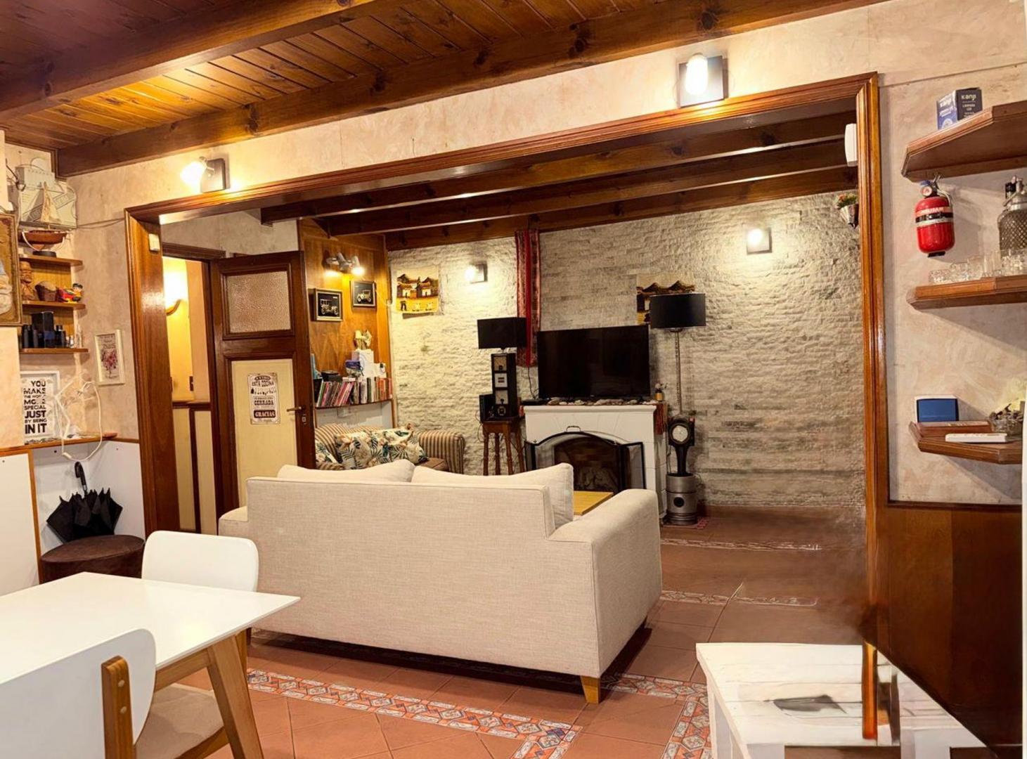 Foto de CASA EN VENTA-5 AMBT.C/TERRAZA -QUINCHO-AVELLANEDA, imagen 3
