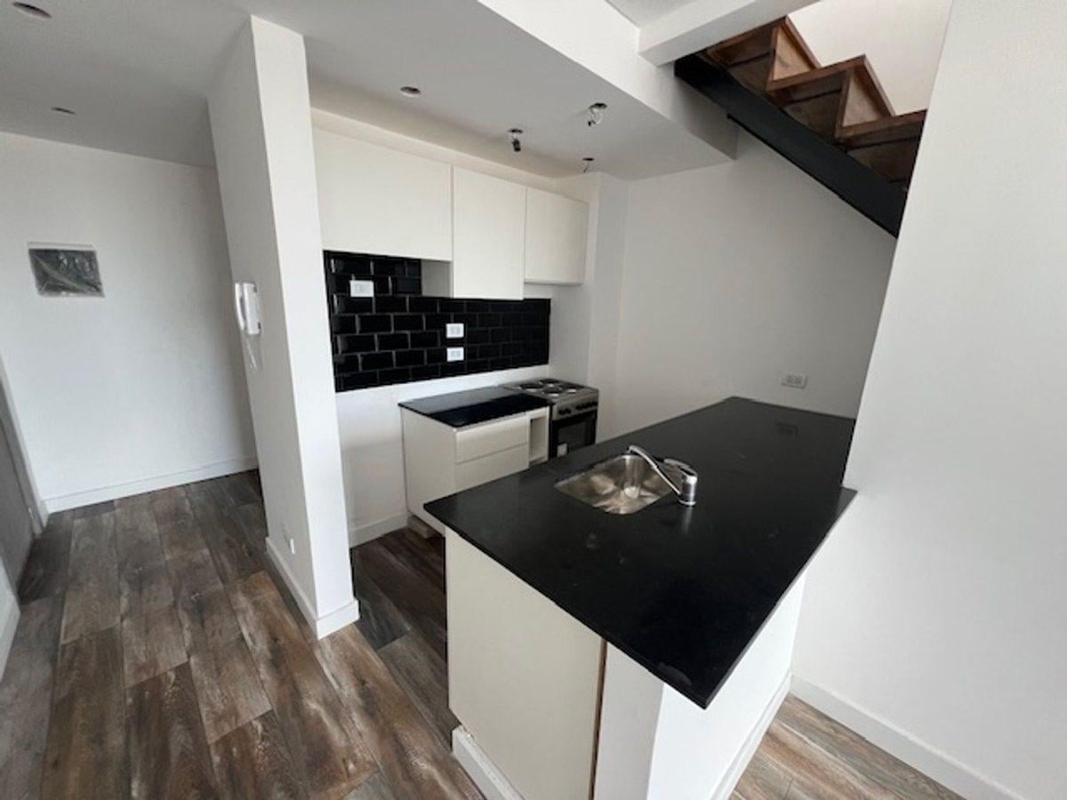 Foto de INVERSIÓN! VENTA DE AMPLIO DPTO DUPLEX DE CAT., imagen 3