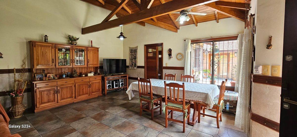 Foto de EXCELENTE CASA CHALET ADROGUÉ - PARQUE - COCHERAS, imagen 1