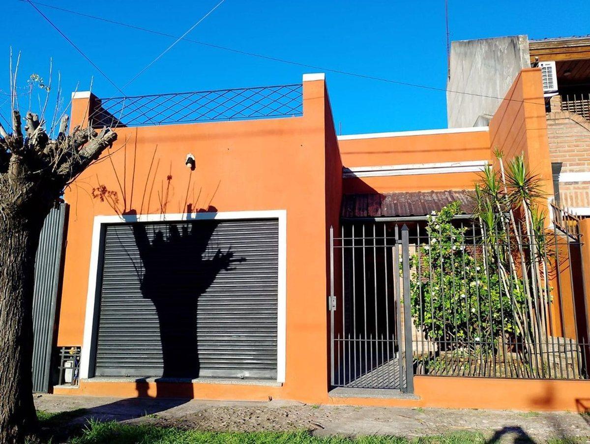 Foto de CASA VENTA 4AMB.GRAN FONDO.QUINCHO.TEMPERLEY!!, imagen 1