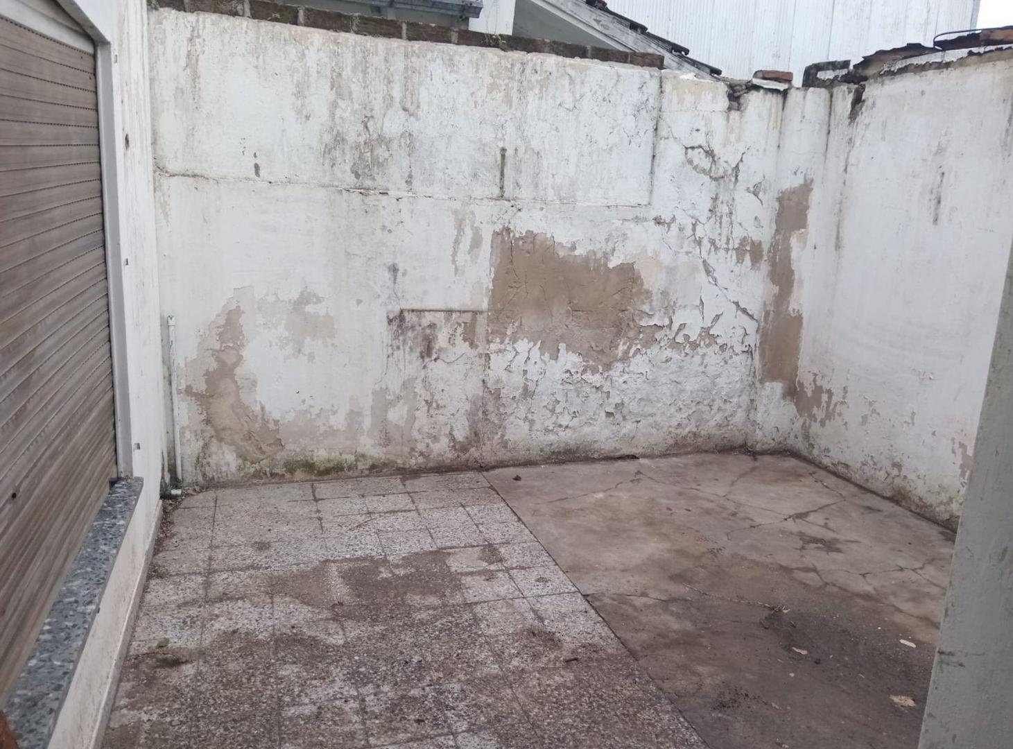 Foto de CASA A REFACCIONAR SOBRE LOTE DE 433 M2. BANFIELD, imagen 2