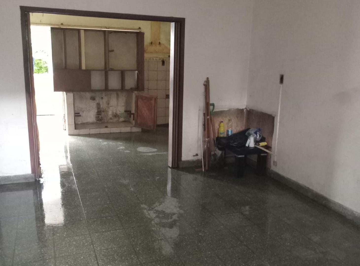 Foto de CASA A REFACCIONAR SOBRE LOTE DE 433 M2. BANFIELD, imagen 5
