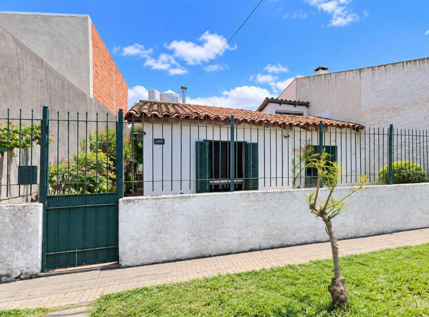 Foto de CASA 4 AMB C/ FONDO LIBRE LOTE PROPIO APTO CRÉDITO, imagen 1
