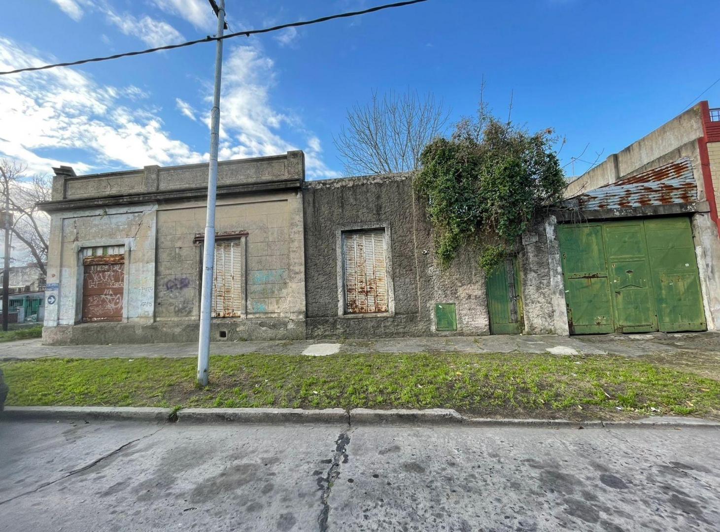 Foto de CASA EN VENTA-EN ESQUINA-GERLI-LANÚS OESTE, imagen 1