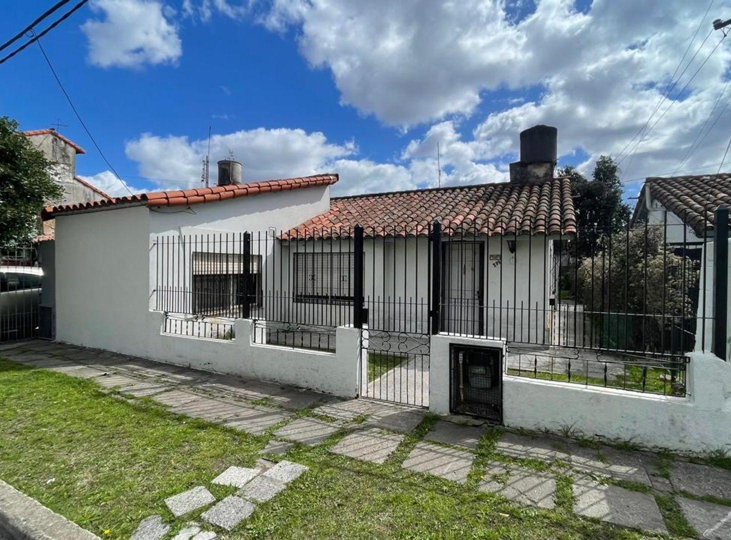 Foto de Casa 10 x 30 mts amplio fondo 4 ambientes V.Alsina, imagen 1