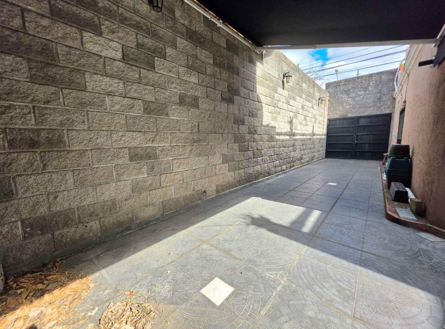 Foto de VENTA CASA 3 AMB COCHERA PASANTE A GALPON GERLI, imagen 4