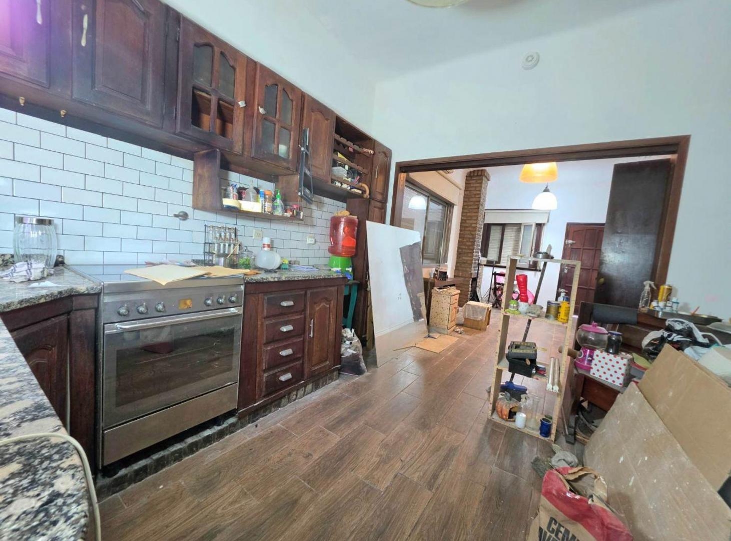 Foto de VENTA CASA 3 AMB COCHERA PASANTE A GALPON GERLI, imagen 2
