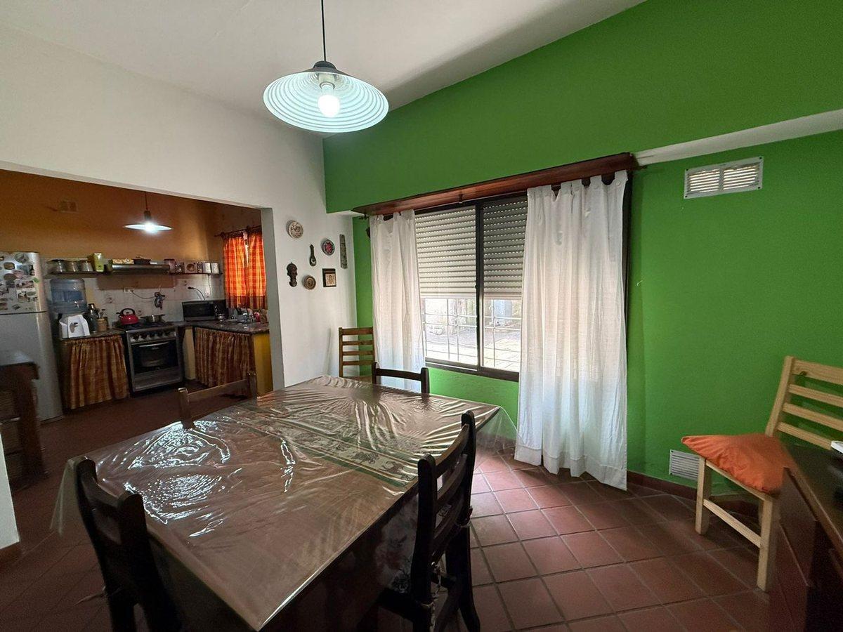 Foto de CASA 5 AMB, CON PARQUE Y COCHERA ATO CREDITO, imagen 1