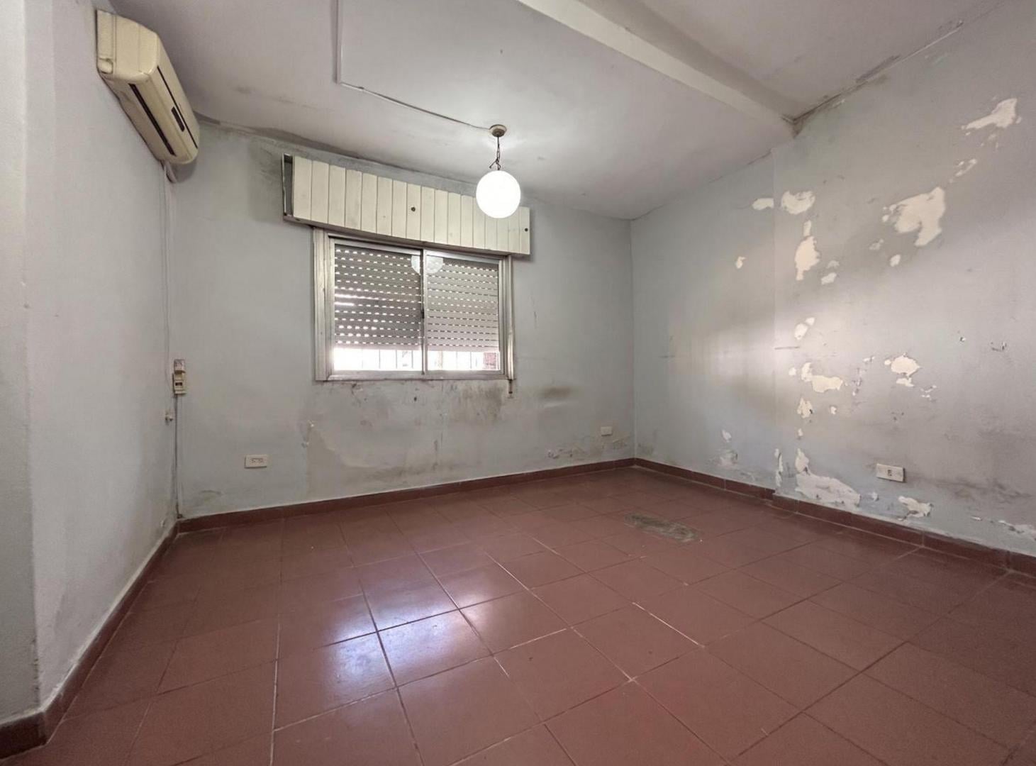 Foto de CASA Y DEPTO CON PARQUE - 2 FAMILIAS - LANÚS ESTE, imagen 4