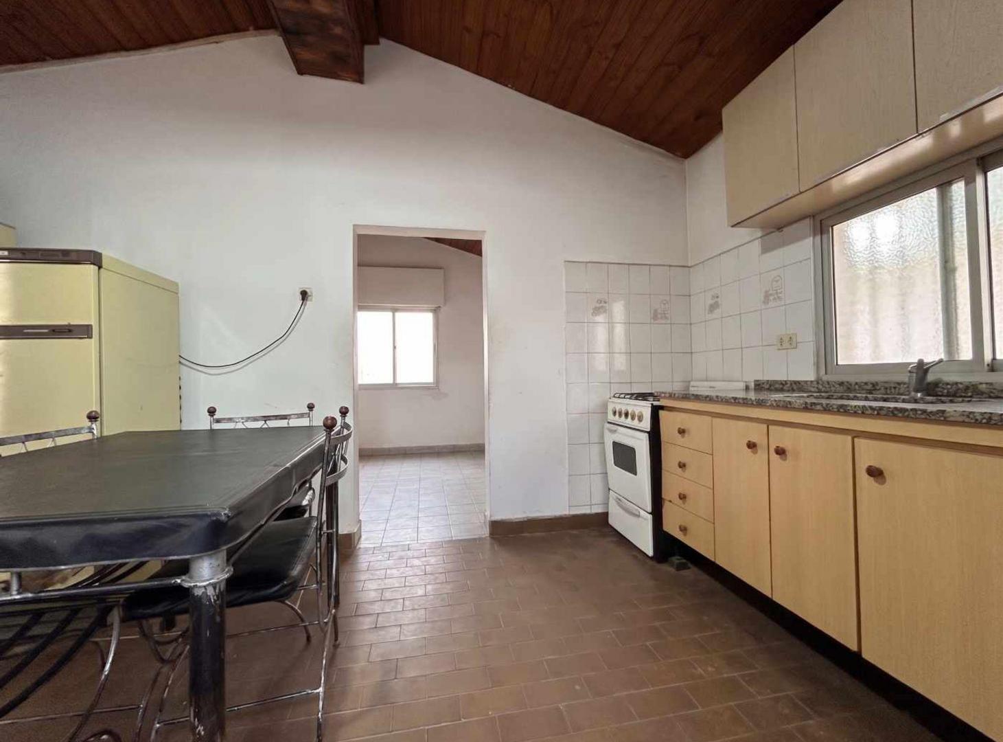 Foto de CASA Y DEPTO CON PARQUE - 2 FAMILIAS - LANÚS ESTE, imagen 3