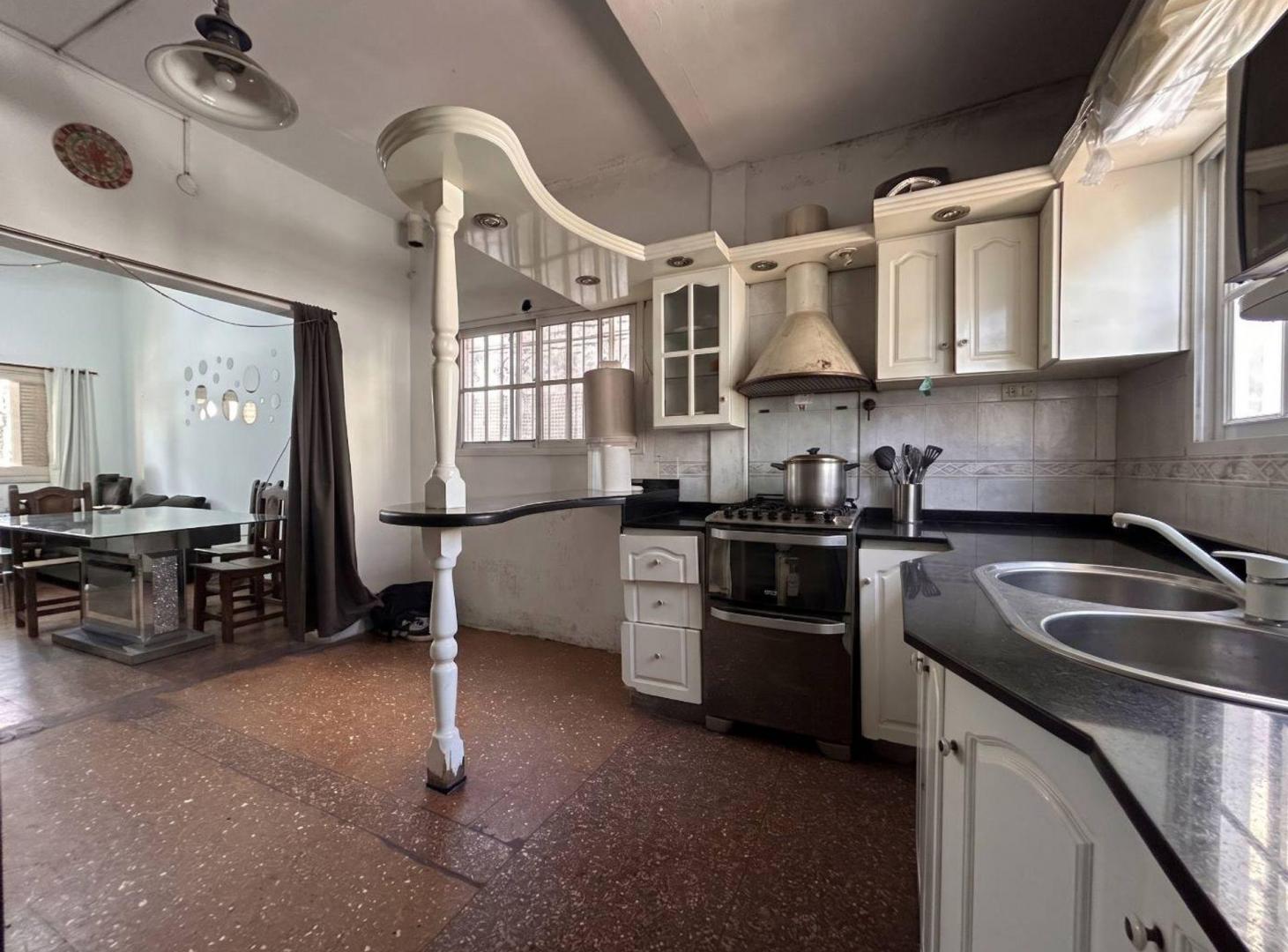 Foto de CASA Y DEPTO CON PARQUE - 2 FAMILIAS - LANÚS ESTE, imagen 5
