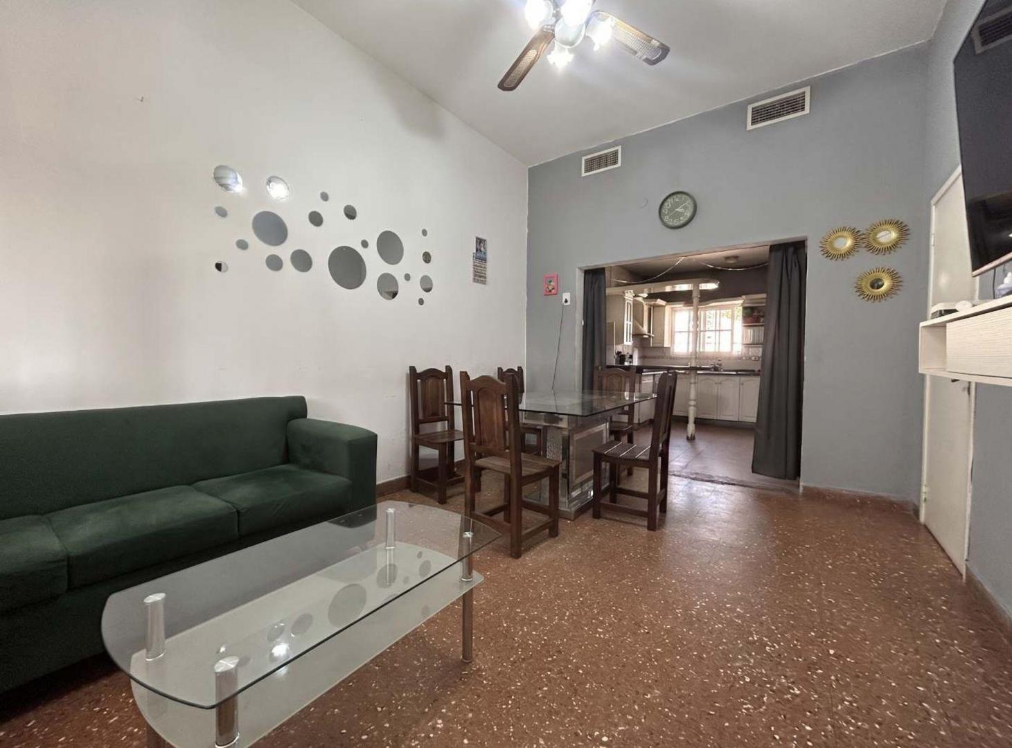 Foto de CASA Y DEPTO CON PARQUE - 2 FAMILIAS - LANÚS ESTE, imagen 1