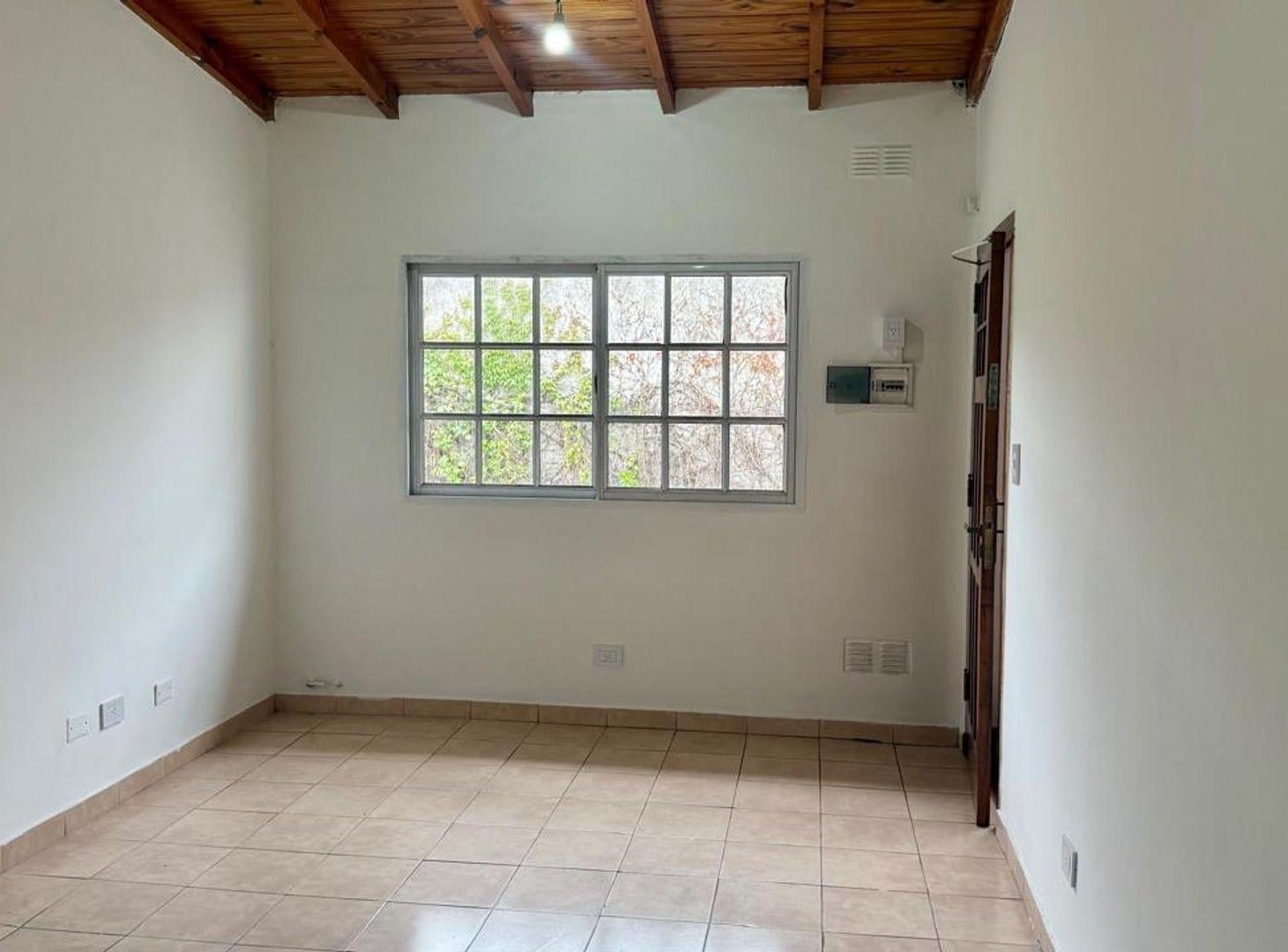 Foto de Venta 2 ambs. en complejo de 8 U.F. Apto Credito!, imagen 2