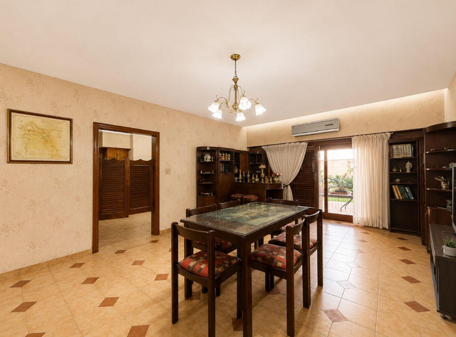 Foto de CHALET 5 AMB C/GRAN JARDÍN, GARAJE, LAVADERO Y MÁS, imagen 2