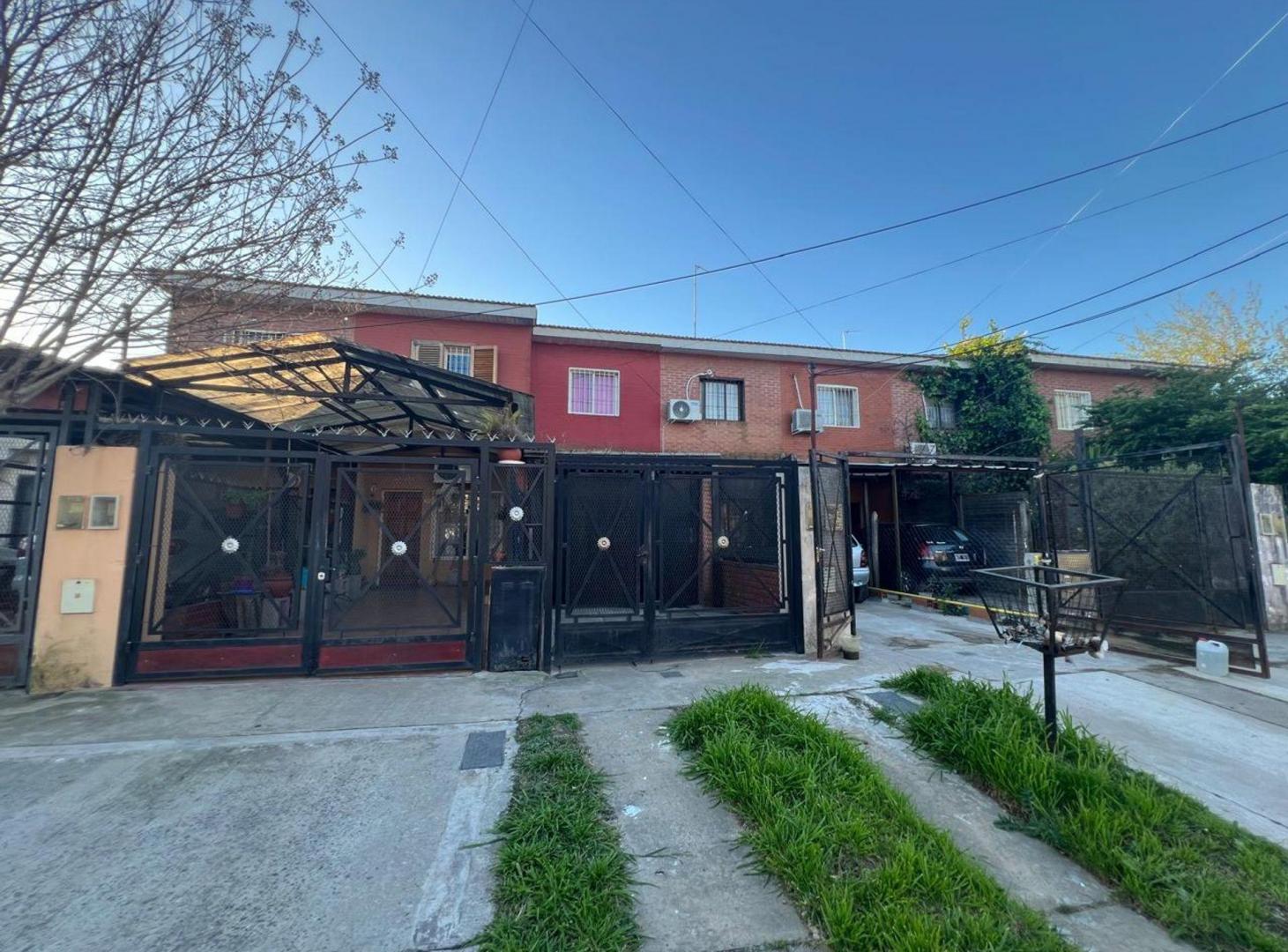 Foto de VENTA DE CASA 3 AMB. C/COCHERA, PATIO Y PARRILLA, imagen 1